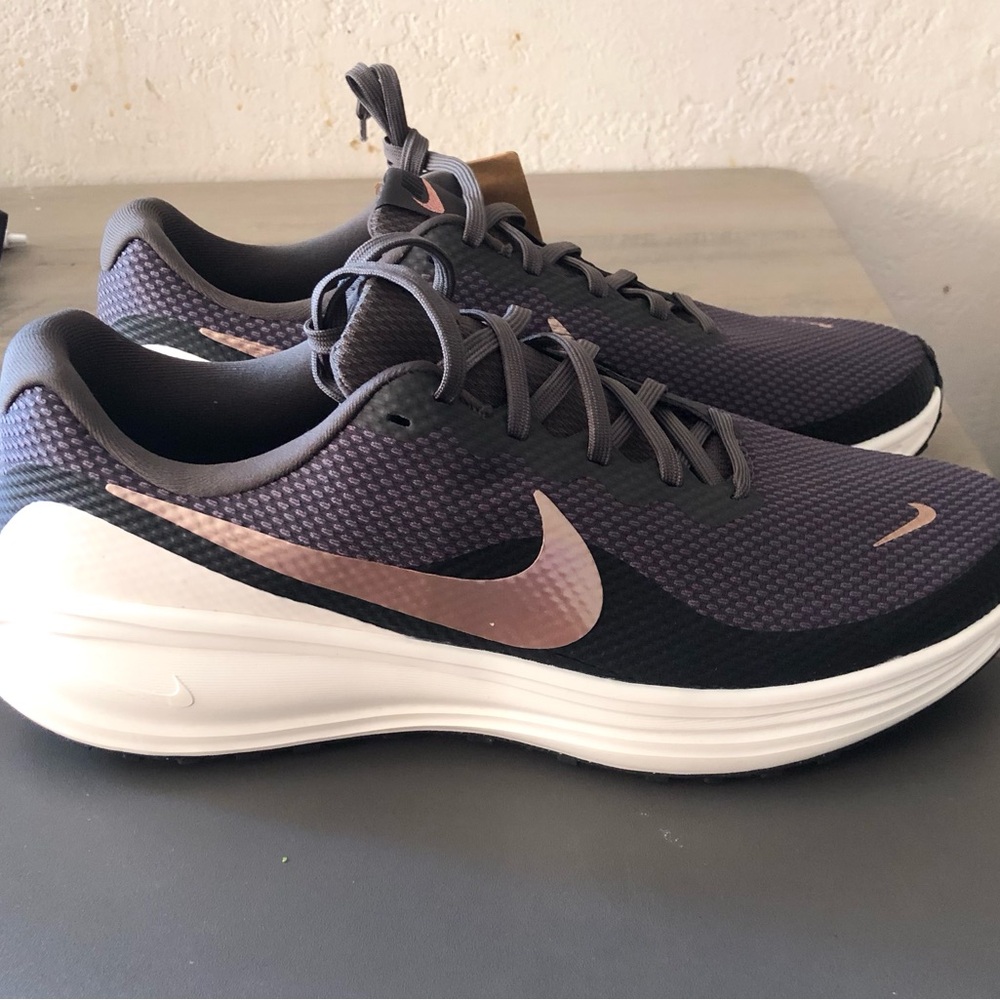 Nike Revolution 8 Shoes Women Size 11.5 Grey Running Sneakers Lightweight